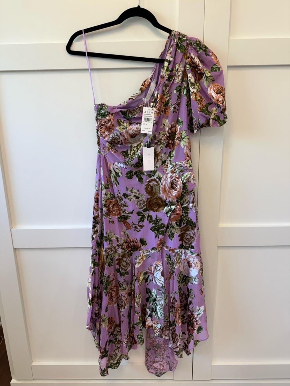 ASTR THE LABEL Santorini One Shoulder Lavender Floral Midi Dress w/ Puff Sleeve